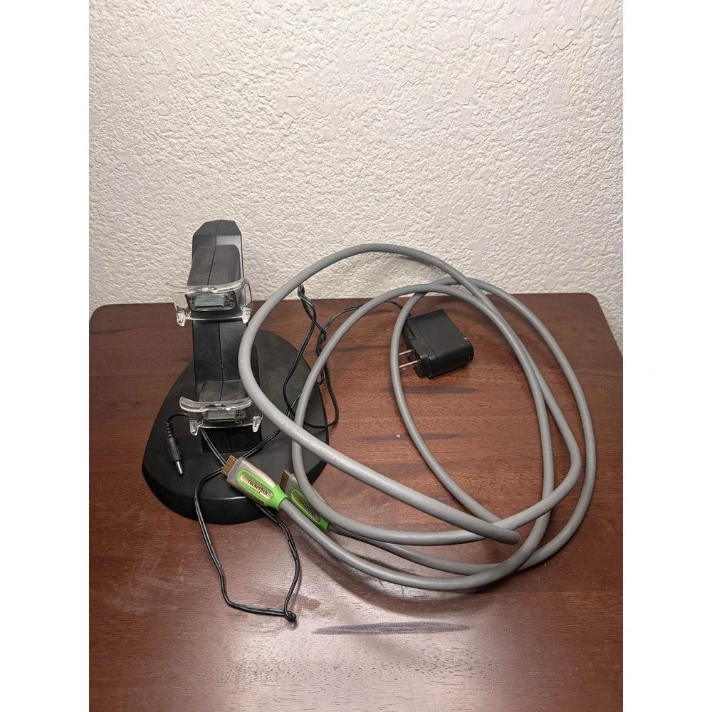 Dual Charging Station for Xbox 360 Wireless Controllers Color Black + Data Cable
